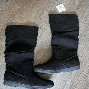 NWT St John's Bay Women's Karaoke Faux Suede Boots Size 10